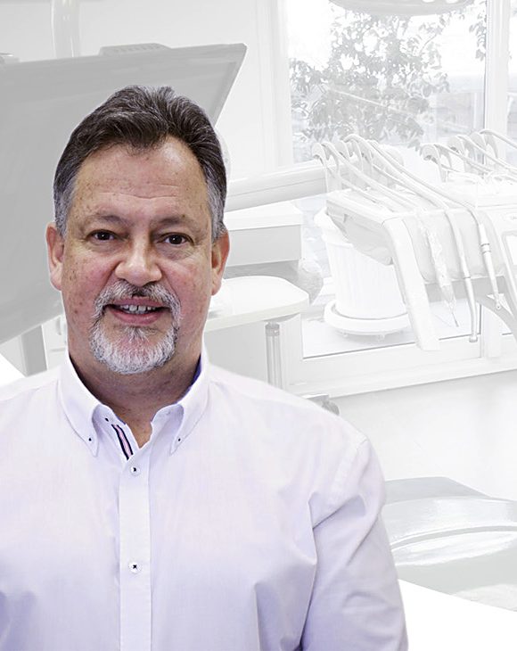 Dr. Marc-Pascal Flückiger em seu consultório no Morumbi